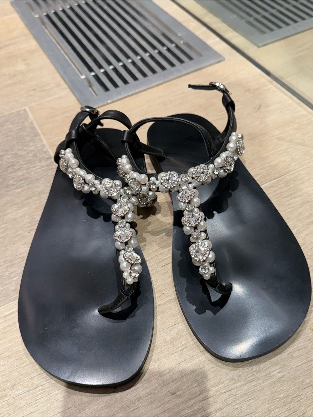 Pearl Embellished Leather Flat Sandals – Black
